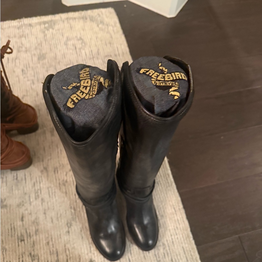 New Freebird boots Dark Navy color front / Burgundy color in back Leather Boots - Picture 2 of 4